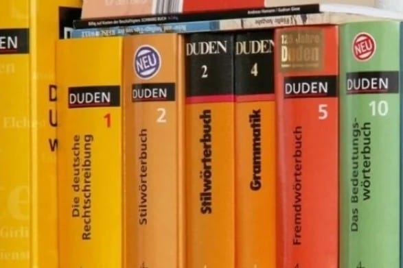 In this short article we’ll briefly go through German spelling alphabet (das Buchstabieralphabet).