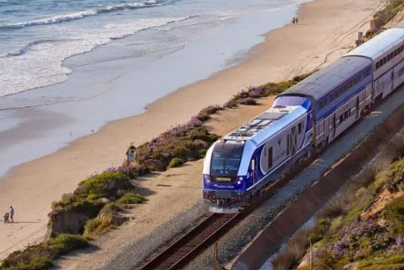 In this post interesting travel story is written in German. The train rolls to San Fransisco and one of the passengers asks conductor to wake him up at the right time. What happens next, we should read carefully and pay attention to the specific German word expressions.